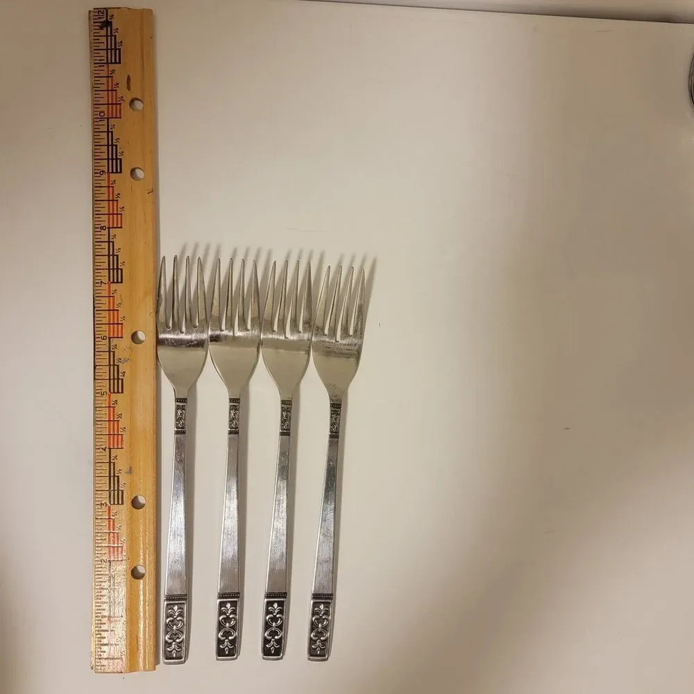 Set Of 4 Imperial International IIC Stainless CORTINA Japan Dinner Forks‎ 7 1/2